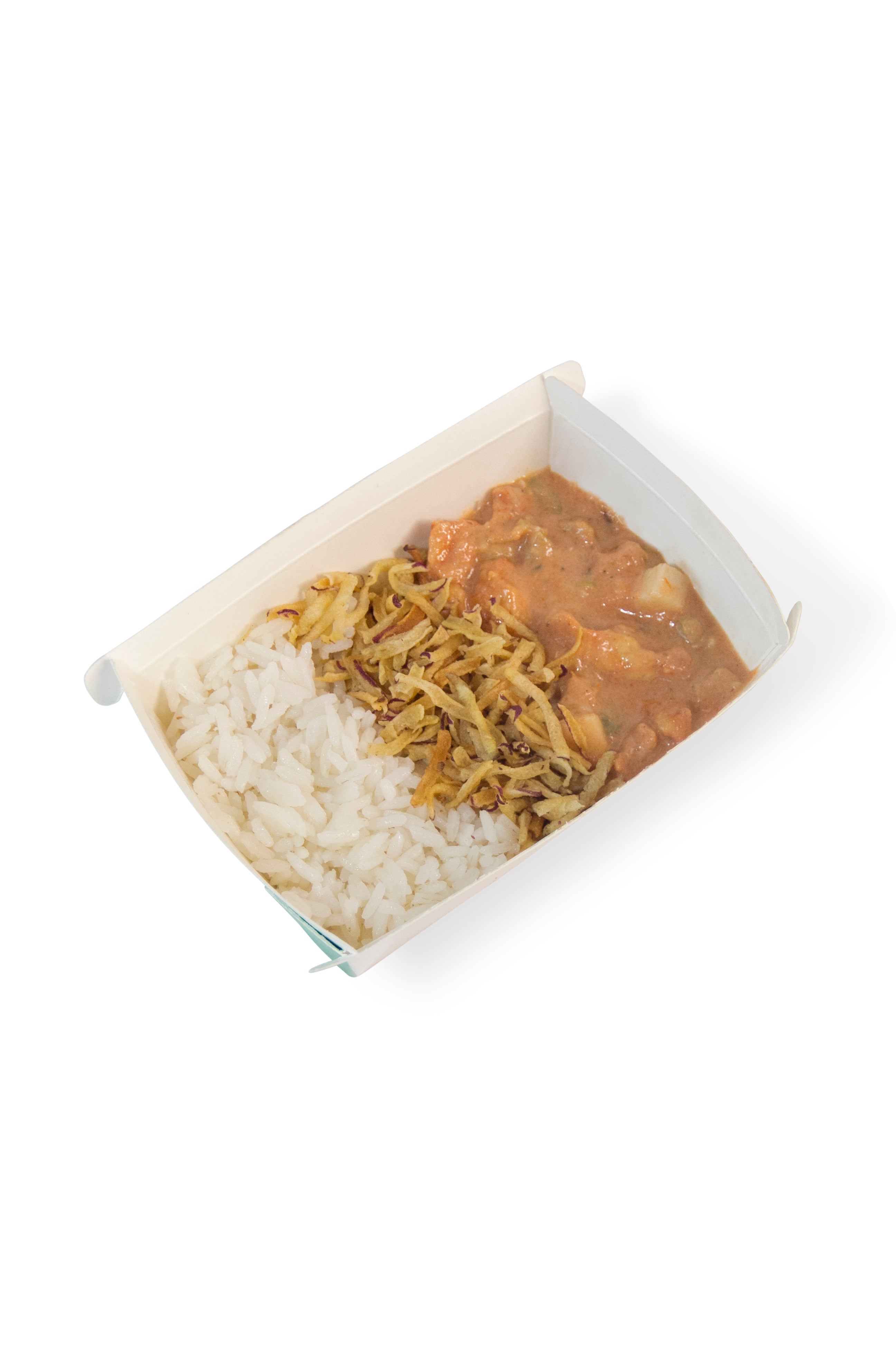 Strogonoff de frango, arroz branco, crispy de batata doce
