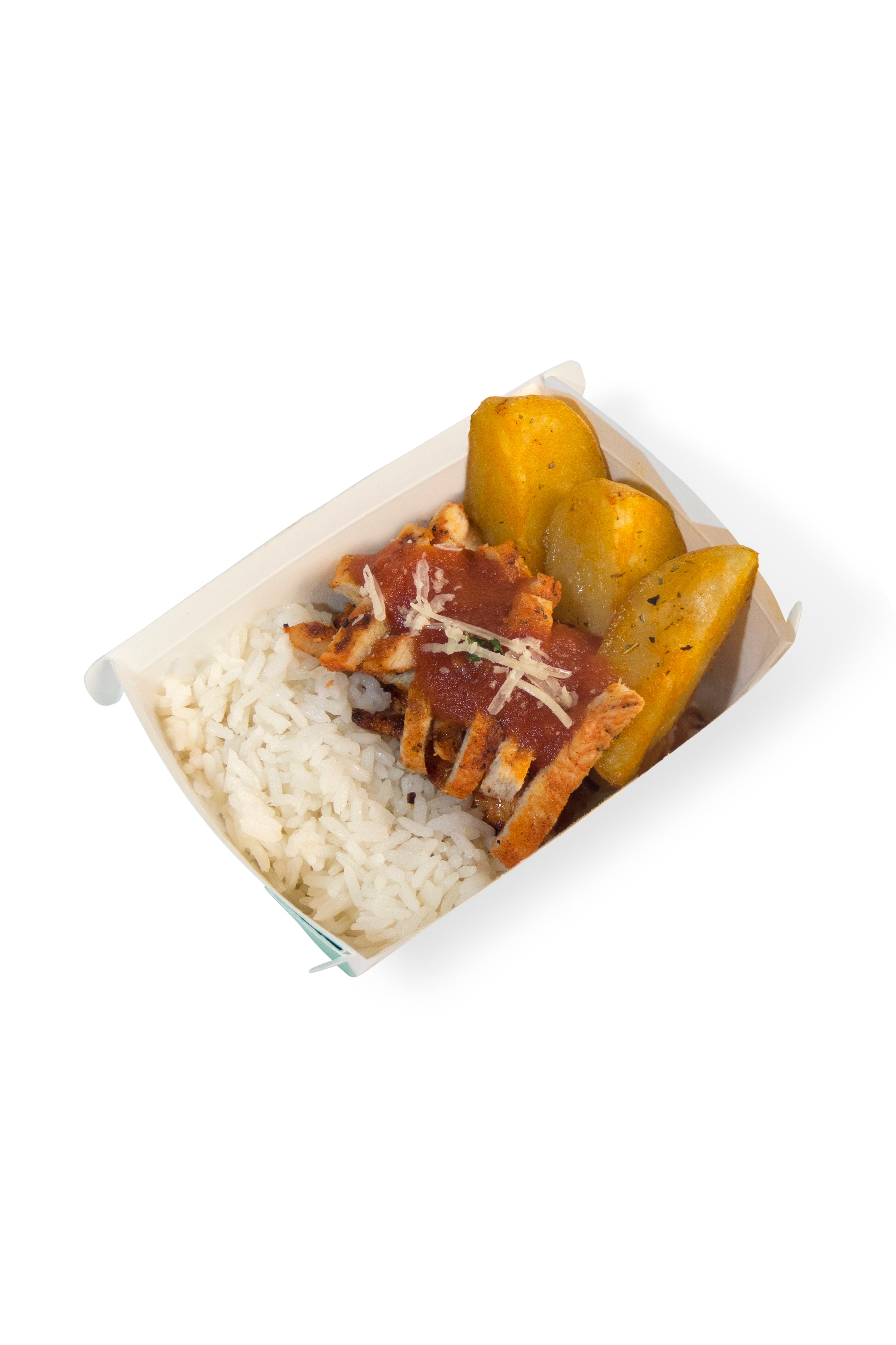 Frango picado ao molho sugo, arroz branco e batata inglesa rústica